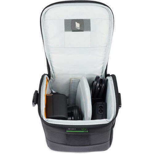 Lowepro Adventura SH 120 III Shoulder Bag (Black) - Image 3